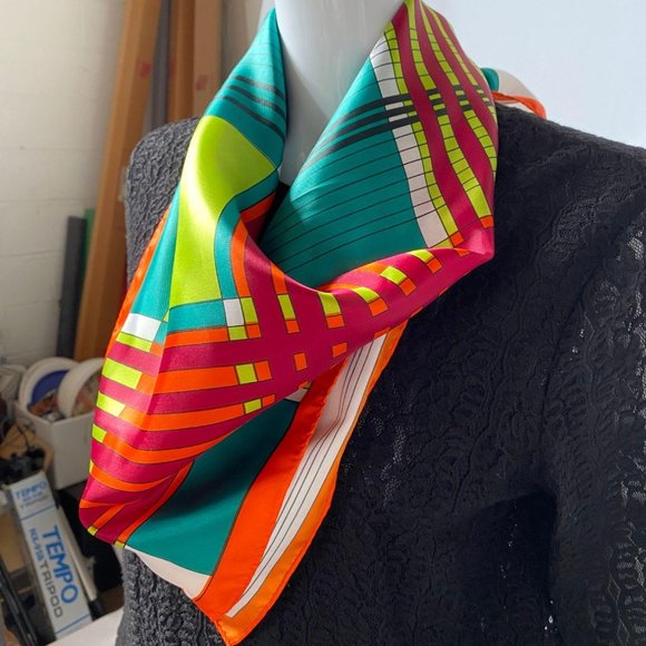 Aqua Sheen Water Repellent Vintage Scarf - Picture 12 of 15